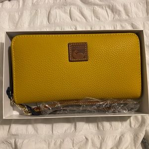 Dooney & Bourke Wristlet wallet